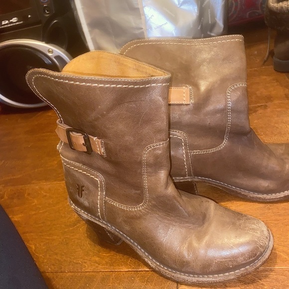 Brown Frye Booties, worn but super cute and still in good condition! Make offers - Picture 4 of 4